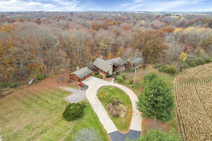 Cabin at the Crossroads Outdoor deck with lounge chairs and dining area.