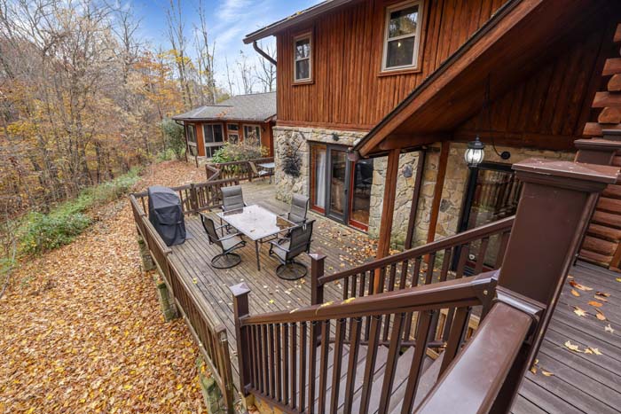 Cabin at the Crossroads Fully stocked kitchen with appliances.